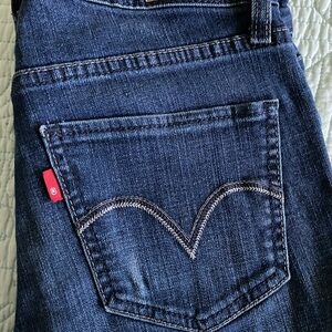Misses Levi’s Mid-Rise Skinny Jean, size 2.